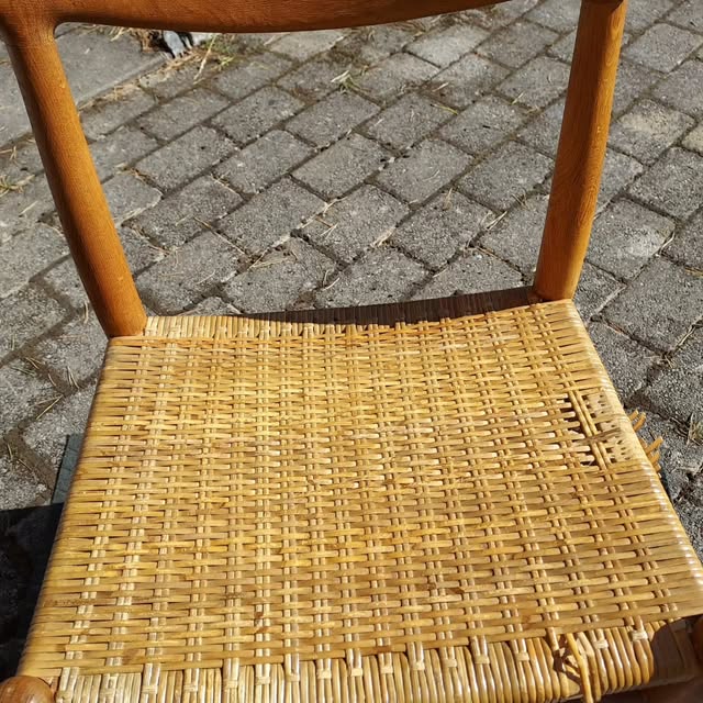Nyflettet stolsete i rotting, sett tett på